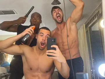 Bailes muy 'hot' y nuevos looks, los actores de 'Toy boy' comienzan a rodar la segunda temporada Bailes muy 'hot' y nuevos looks, los actores de 'Toy boy' comienzan a rodar la segunda temporada