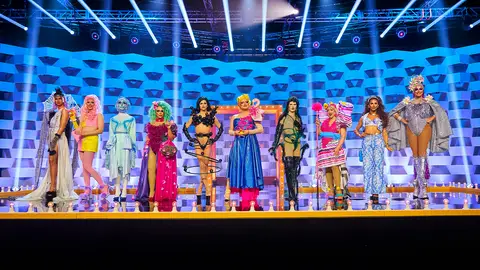 Las 10 reinas elaboran su propio vestuario con elementos de mercadillo Las 10 reinas elaboran su propio vestuario con elementos de mercadillo