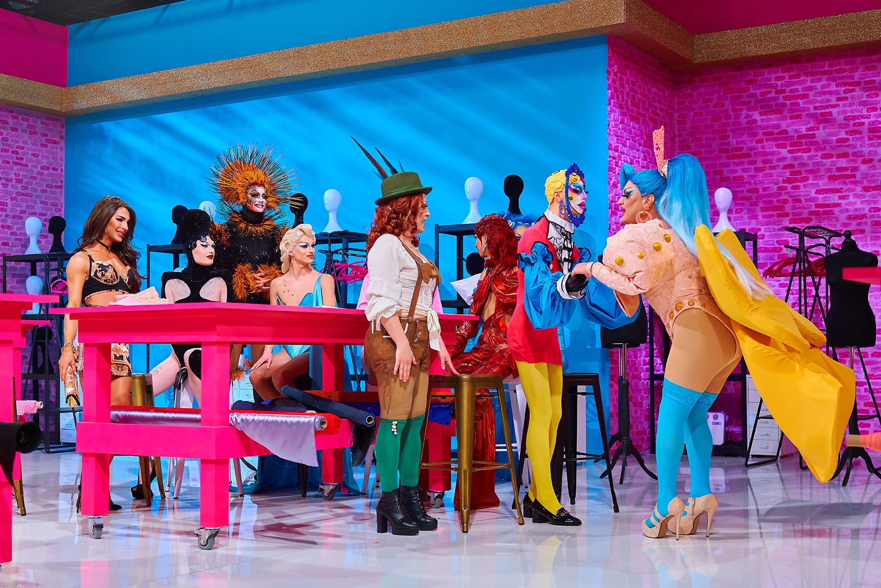 Las 10 reinas de 'Drag Race España' pisan el Werk Room por primera vez, ¡así ha sido su entrada!