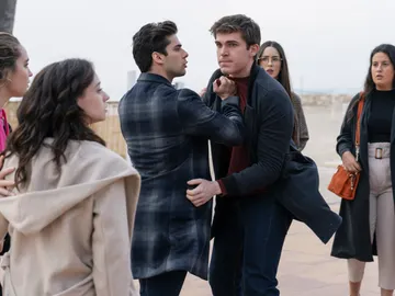 Alba increpa a Bruno, Rubén y Jacobo: "¿Me vais a coger y me vais a violar otra vez?" Alba increpa a Bruno, Rubén y Jacobo: "¿Me vais a coger y me vais a violar otra vez?"
