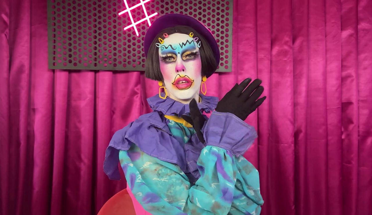 Video tutorial: Hugáceo Crujiente explica paso a paso su maquillaje de “drag de vitrina”