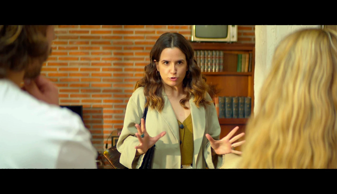 Mari Carmen, al mando de la despedida de soltera de Luisita y Amelia: "He llamado a un sitio de boys pero para traer una girl"