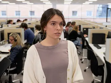 Laia estaría deseando dejar su trabajo en el call center Laia estaría deseando dejar su trabajo en el call center
