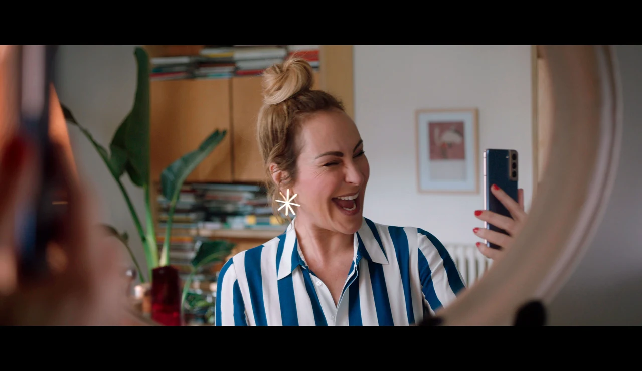 Ana Milán, una chica Bond que, ¿deja de lado a su pandilla?