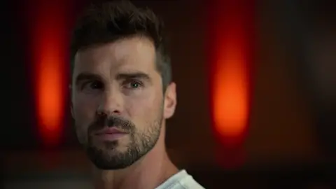 La decisión de Iván que rompe todo: “Tú siempre eres el chulo y nosotros los putos” 'Toy boy'