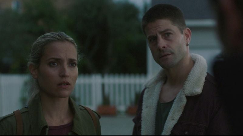 El padre de Dora interrumpe las confidencias entre Sandra y Culebra