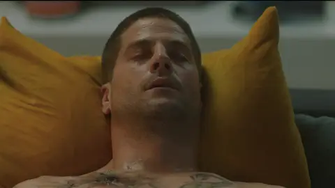 Culebra, herido ante Sandra: “Lo he hecho, porque te quiero” Culebra, herido ante Sandra: “Lo he hecho, porque te quiero”