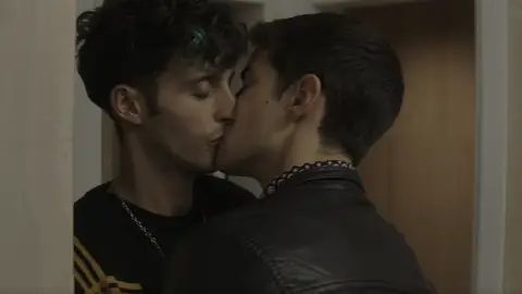 Beso entre Raúl y Marcos Beso entre Raúl y Marcos