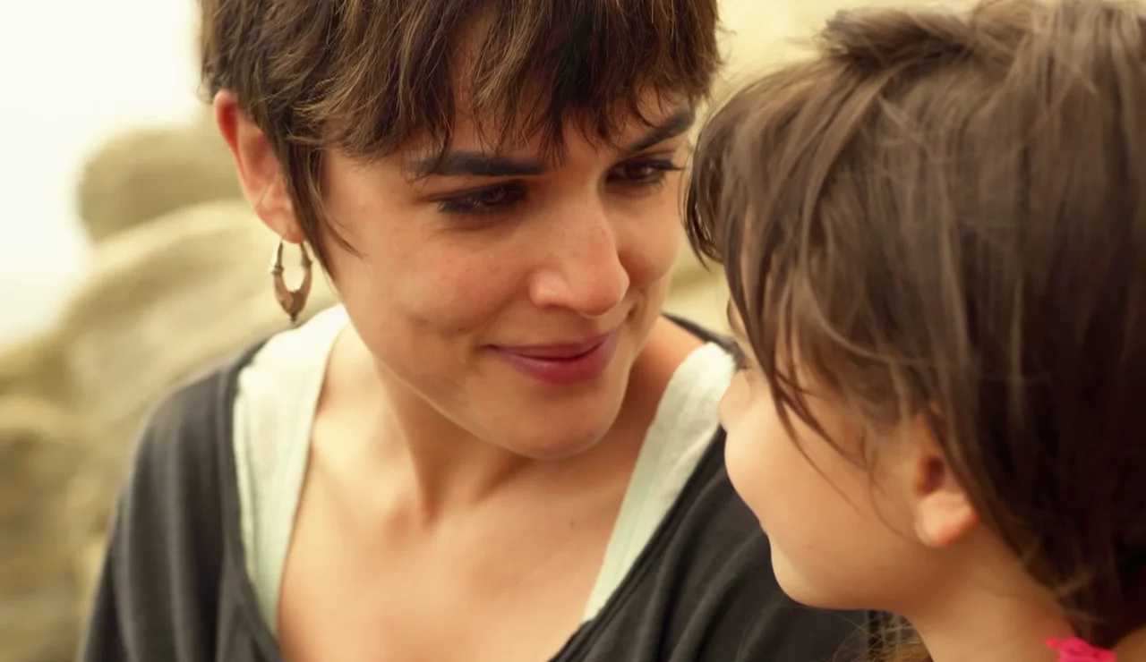 "¿Quieres que nos vayamos de aquí?" Manuela trama un plan para salvar a Alba