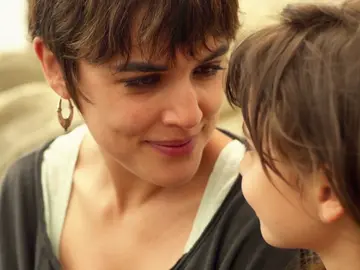 "¿Quieres que nos vayamos de aquí?" Manuela trama un plan para salvar a Alba "¿Quieres que nos vayamos de aquí?" Manuela trama un plan para salvar a Alba