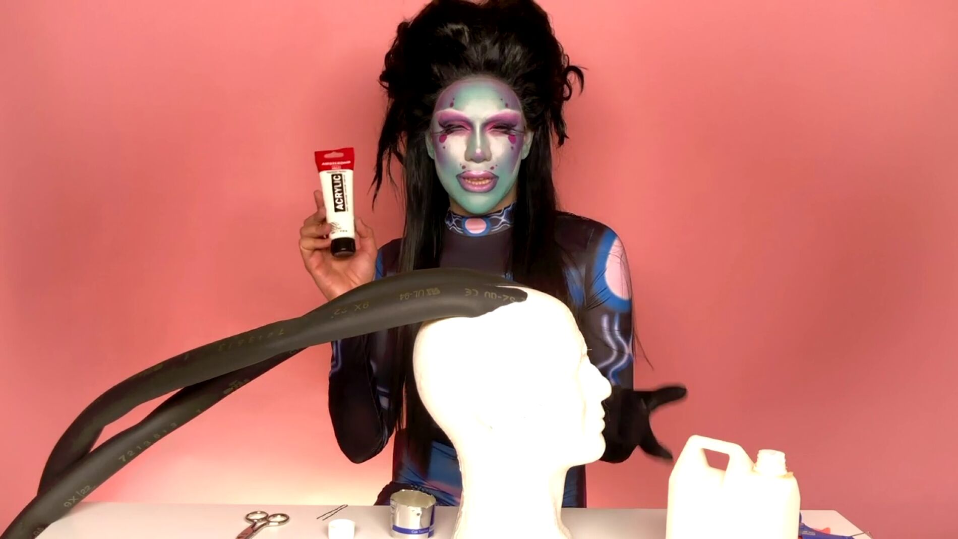 Prepárate para ser abducido por Onyx y su tutorial para crear unos auténticos tentáculos alienígenas