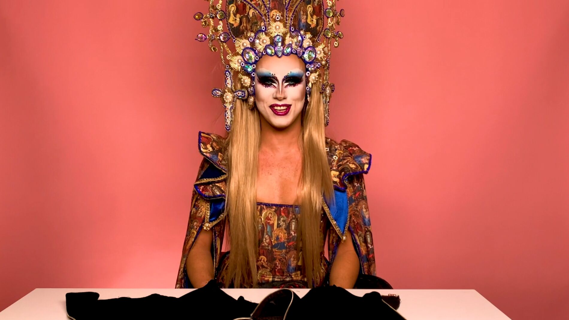 La reina enseña cómo puedes personalizarlas para estrenar plataformas nuevas en cada show.