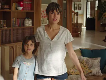 Manuela le cuenta la ‘verdad’ a su familia: “Paloma es mi hija” Manuela le cuenta la ‘verdad’ a su familia: “Paloma es mi hija”