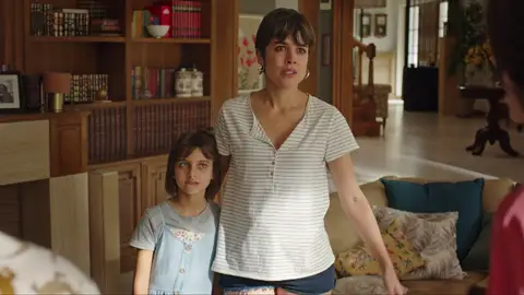 Manuela le cuenta la ‘verdad’ a su familia: “Paloma es mi hija” Manuela le cuenta la ‘verdad’ a su familia: “Paloma es mi hija”