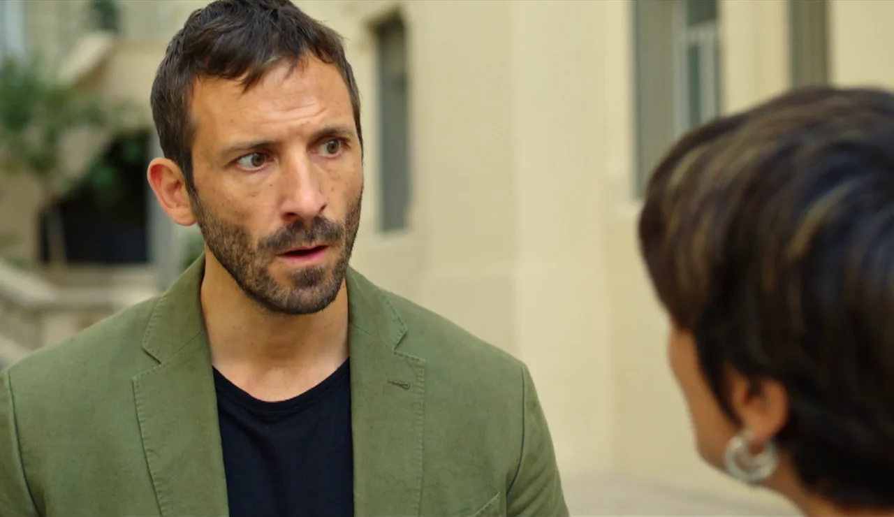 Héctor sabe algo…: “Quiero me mires a los ojos y me digas la verdad”