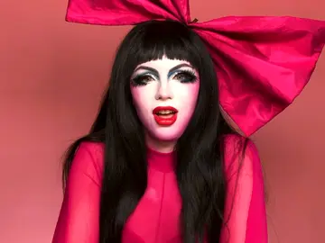 La última expulsada de 'Drag Race España' te enseña los mejores trucos para cuidar tu piel. La última expulsada de 'Drag Race España' te enseña los mejores trucos para cuidar tu piel.