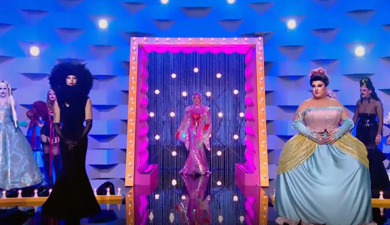 Las cuatro finalistas se han despedido del programa en una pasarela acompañadas de sus compañeras.