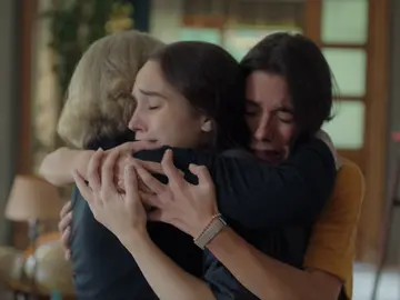 Alejandra, Maite y Olga descubren el gran secreto de Jaime  Alejandra, Maite y Olga descubren el gran secreto de Jaime