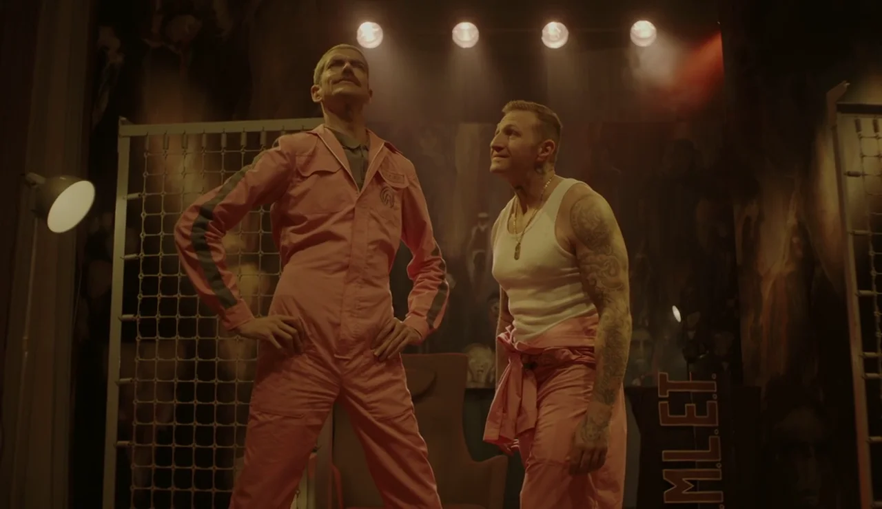 ¿Correrá peligro la obra? Carlos improvisa una nueva actuación en ‘Dos años y un día’