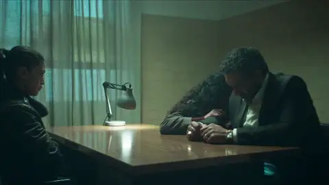 El duro interrogatorio de Elena Blanco a Moisés Macaya y Sonia tras la aparición del cadáver de ‘La novia gitana’ El duro interrogatorio de Elena Blanco a Moisés Macaya y Sonia tras la aparición del cadáver de ‘La novia gitana’