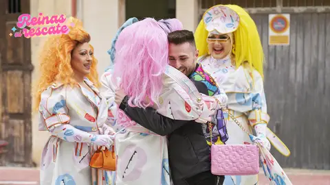Llorenç se encuentra con las reinas en Càlig Llorenç se encuentra con las reinas en Càlig