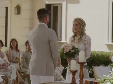 Dora desaparece en la boda de Sandra y Culebra Dora desaparece en la boda de Sandra y Culebra