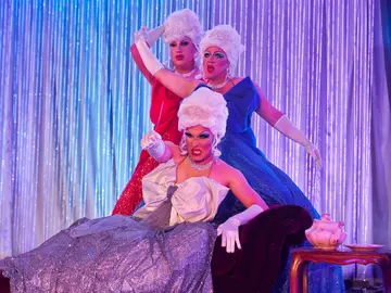 Actuación final de las reinas en Landete Actuación final de las reinas en Landete