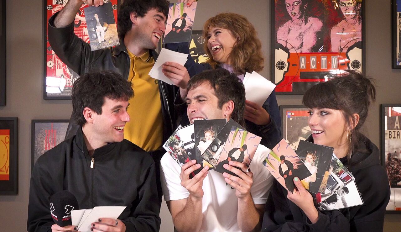 Los protagonistas de 'La Ruta' juegan al 'Yo nunca': ¿Quién se ha dormido durante el rodaje?