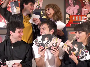 Los protagonistas de 'La Ruta' juegan al 'Yo nunca': ¿Quién se ha dormido durante el rodaje? Los protagonistas de 'La Ruta' juegan al 'Yo nunca': ¿Quién se ha dormido durante el rodaje?