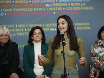 Ana Rujas recoge el galardón a 'mejor serie de televisión' en los Premios A de Actual