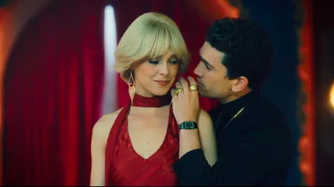 Bárbara Rey, fascinada ante el gran talento de Ángel Cristo con los elefantes  Bárbara Rey, fascinada ante el gran talento de Ángel Cristo con los elefantes