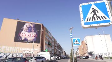 Así lo grita una lona de ‘Cardo 2’ en Carabanchel