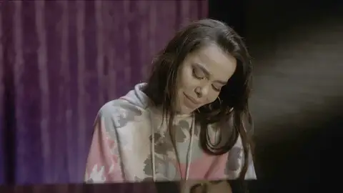 ¡Los pelos de punta! Lola se deja llevar en el aula de música con esta increíble canción ¡Los pelos de punta! Lola se deja llevar en el aula de música con esta increíble canción