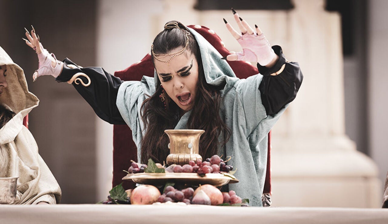 &ldquo;El l&iacute;mite est&aacute; en el cielo&rdquo;: la actuaci&oacute;n de Lola frente al museo del Prado 