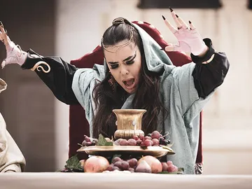 “El límite está en el cielo”: la actuación de Lola frente al museo del Prado “El límite está en el cielo”: la actuación de Lola frente al museo del Prado