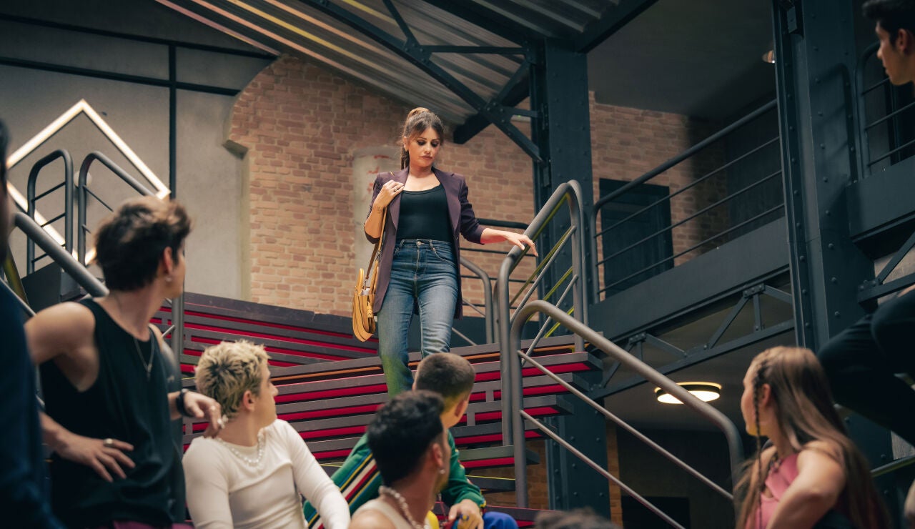 Adela regresa para ayudar con las coreograf&iacute;as: revive este momento 