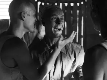 El reencuentro de La Vespa con los presos del barracón El reencuentro de La Vespa con los presos del barracón