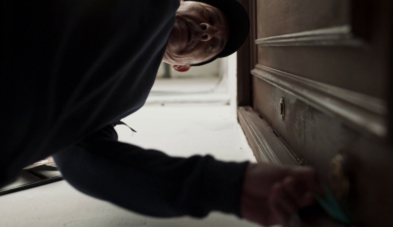 Mart&iacute;n se cuela en casa y Rafa y &iexcl;Alba y Pati est&aacute;n a punto de pillarlo!