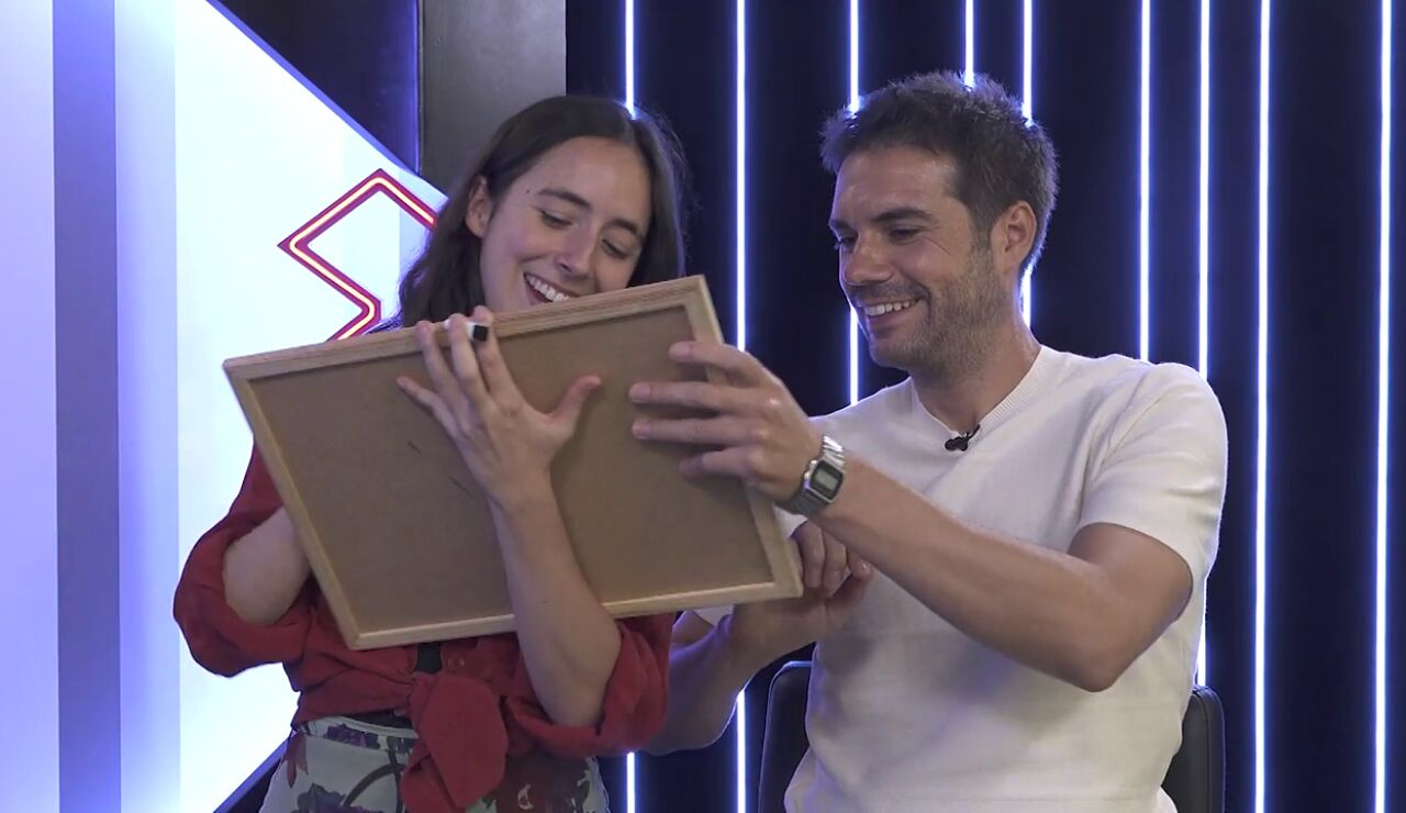  &iexcl;A dibujar! Ponemos a prueba las dotes art&iacute;sticas de Macarena Sanz y &Aacute;lvaro Carmona