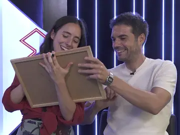 ¡A dibujar! Ponemos a prueba las dotes artísticas de Macarena Sanz y Álvaro Carmona  ¡A dibujar! Ponemos a prueba las dotes artísticas de Macarena Sanz y Álvaro Carmona