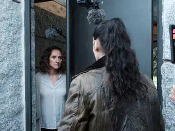 El segundo capítulo de La red púrpura: así se ruedan las escenas con la familia de Daniel El segundo capítulo de La red púrpura: así se ruedan las escenas con la familia de Daniel