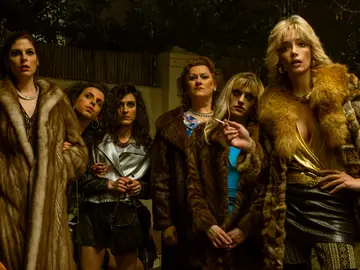 Escena de la serie Vestidas de azul Escena de la serie Vestidas de azul