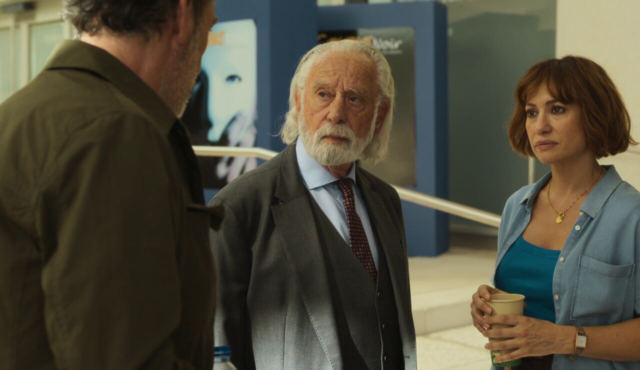 El padre de Naira no se muestra c&oacute;modo con el for&aacute;neo Luis Lacasa