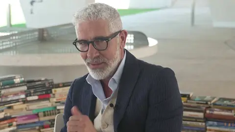 Eduardo Velasco: “a nivel de guion, hay muchos guiños para guiar al espectador en ese juego” de la trama, como en las novelas negras Eduardo Velasco: “a nivel de guion, hay muchos guiños para guiar al espectador en ese juego” de la trama, como en las novelas negras