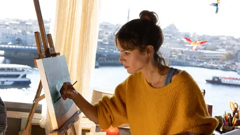 Maggie Civantos es Olivia  Maggie Civantos es Olivia