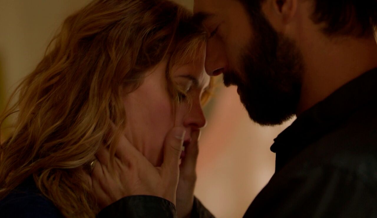 Olivia y Yaman, personajes de La pasi&oacute;n turca