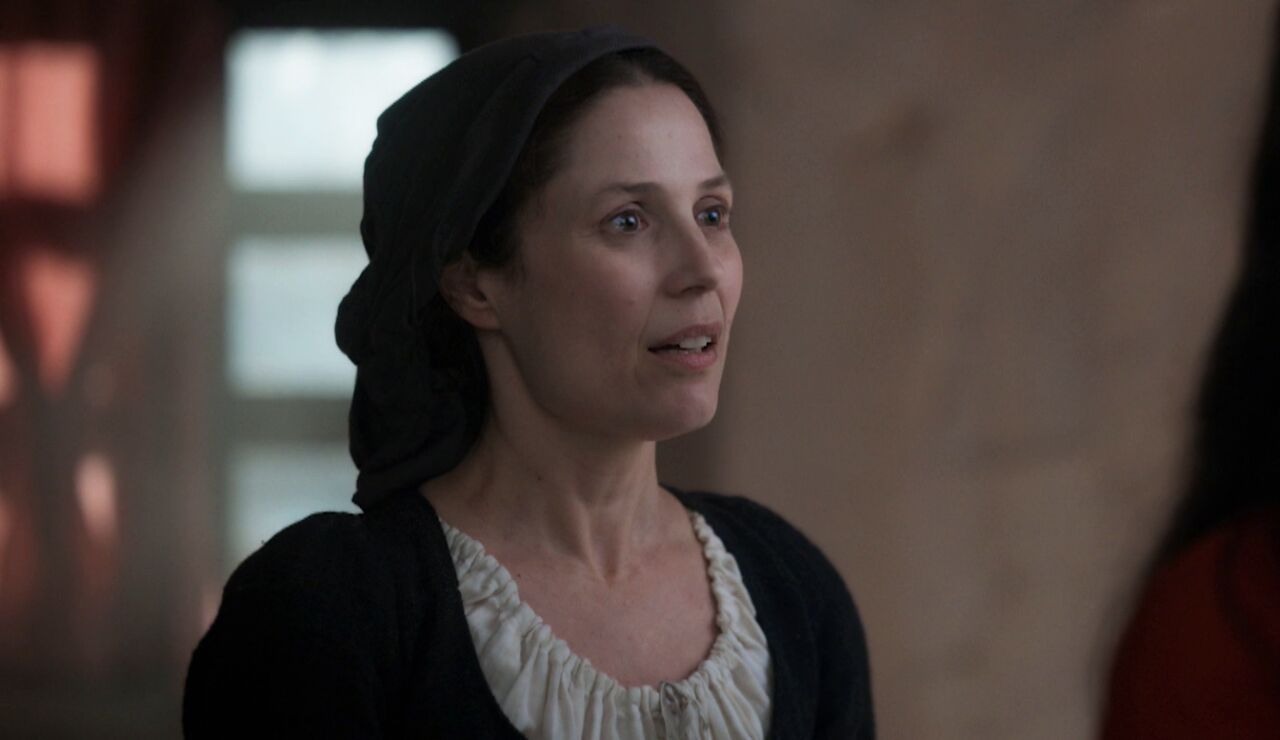 arie Anne le explica a Luc&iacute;a qui&eacute;nes son las beguinas