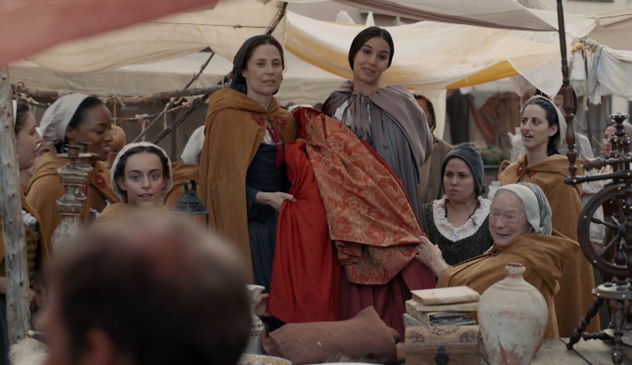 Luc&iacute;a subasta su vestido de novia ante la cara de sorpresa de Jimena