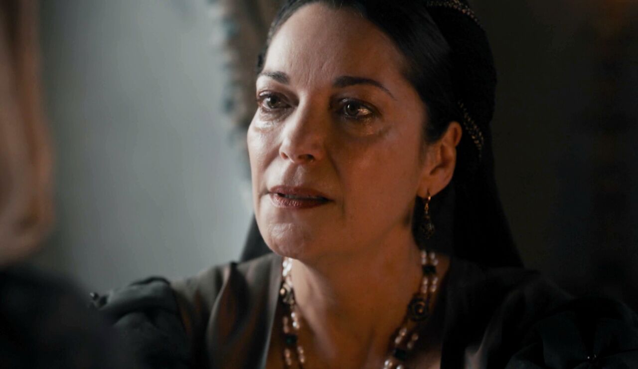 Gabriela le cuenta la sentencia a Luc&iacute;a