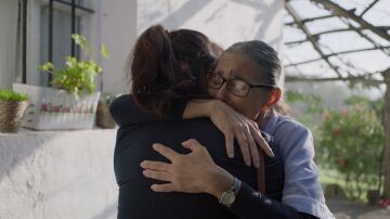 Ángela descubre quién puso la denuncia anónima a Gonzalo: “Nadie se da tantos golpes sola” 